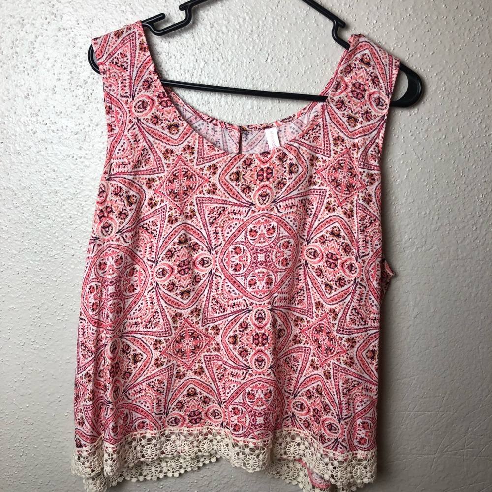 Patterned, target cropped top